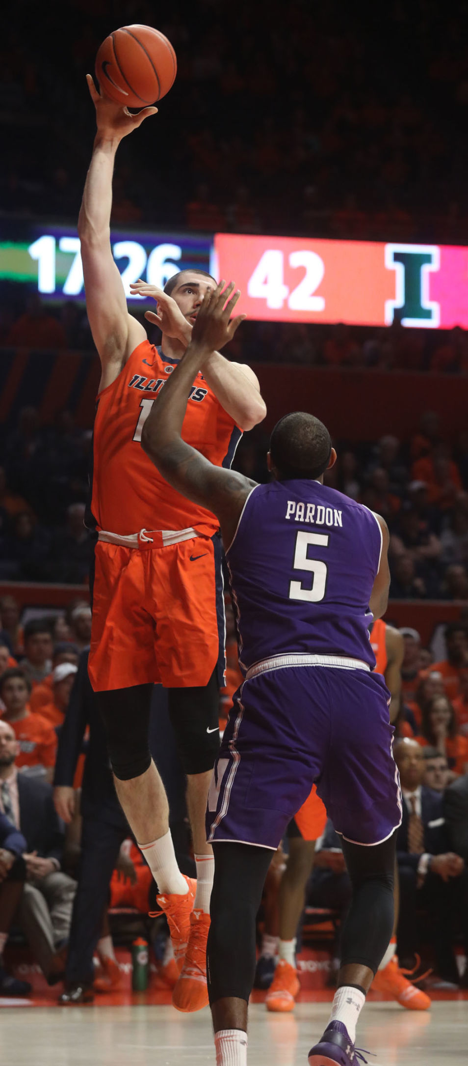 Illinois vs Northwestern 17 3.3.19.jpg